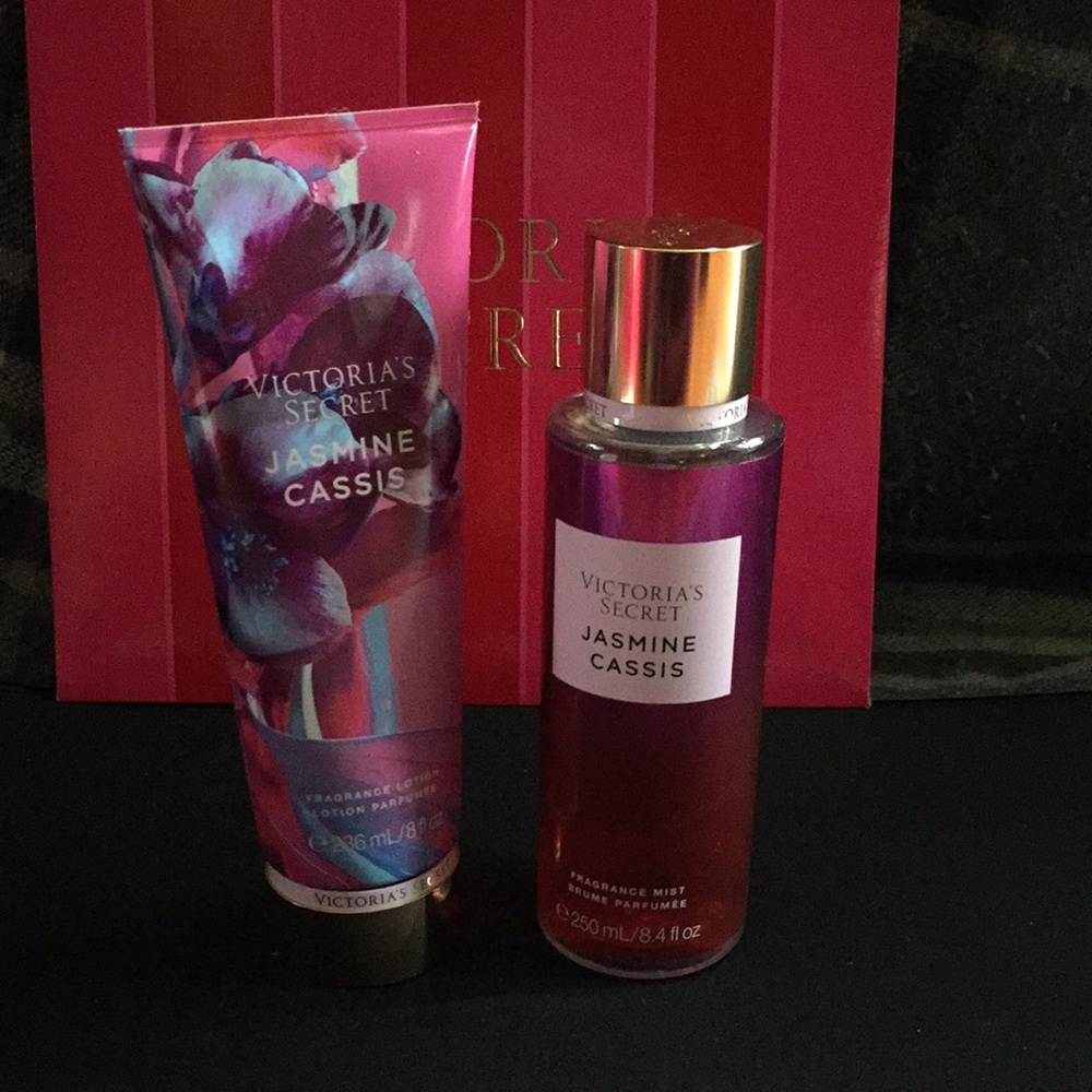 Victoria’s Secret Jasmine Cassis lotion & mist set - Picture 3 of 5